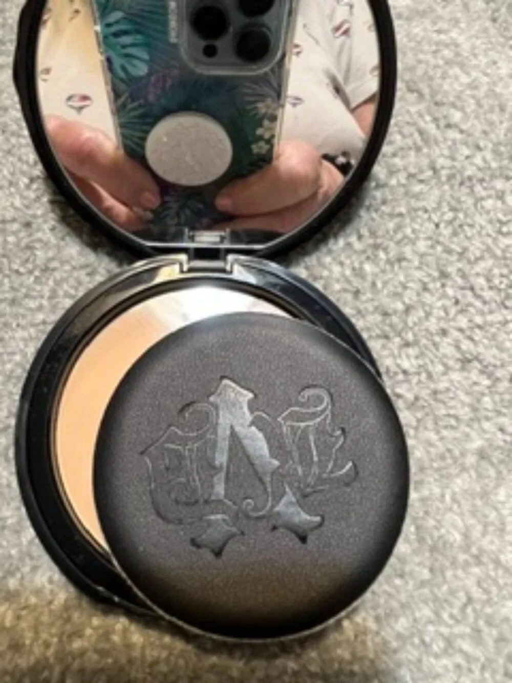 NWOB KVD Lock-it Finishing Powder in Light-Medium - Never used